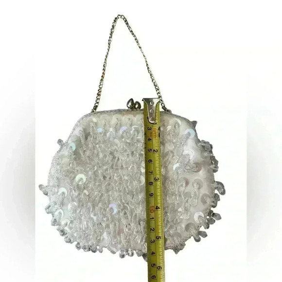 Vtg PURSE Hand Made Hong Kong WHITE Sequin & Beaded W/ Gold Tuck In Chain Handle - Picture 3 of 6